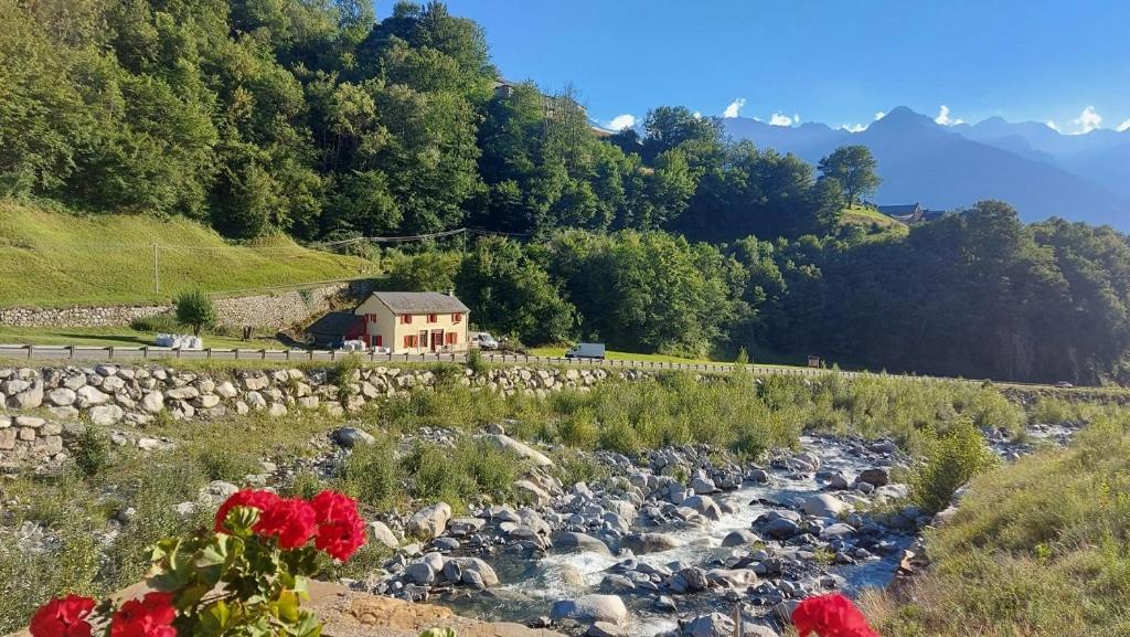 Soupiets Bed & Breakfast Betpouey Екстериор снимка